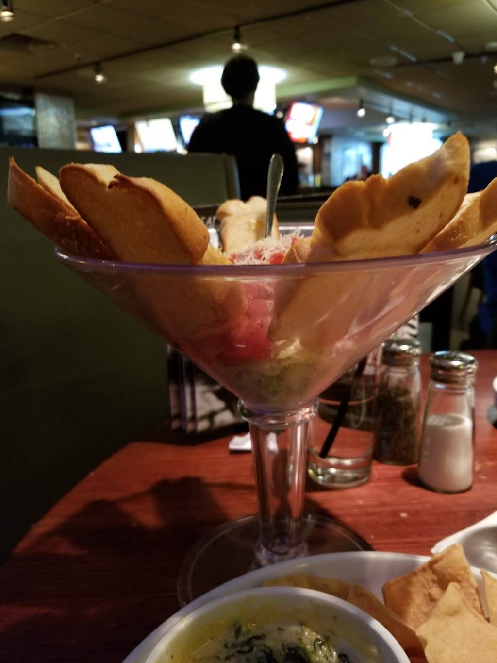 Bar Louie - Skokie Holiday Inn North Shore | night club | 5300 W Touhy Ave, Skokie, IL 60077, USA | 8477633056 OR +1 847-763-3056