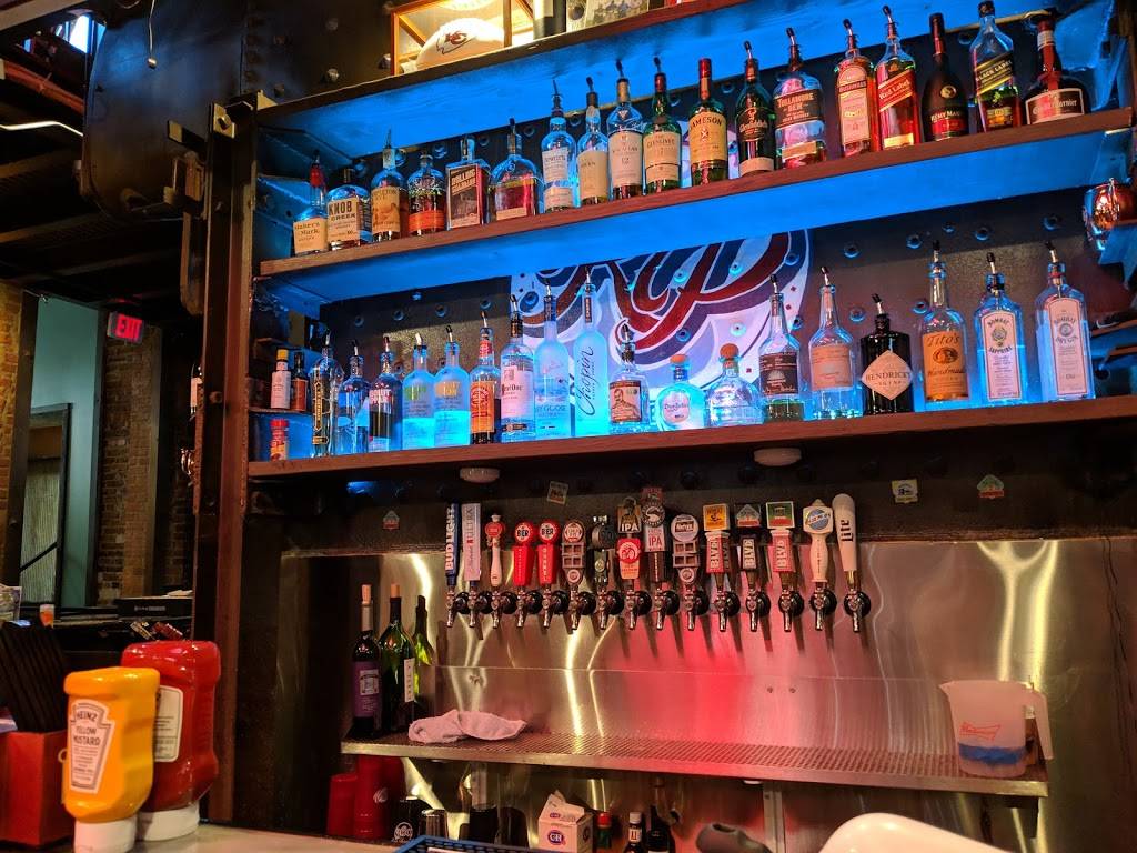 Riverpark Pub and Eatery | restaurant | 2 Main St, Parkville, MO 64152, USA | 8168595352 OR +1 816-859-5352