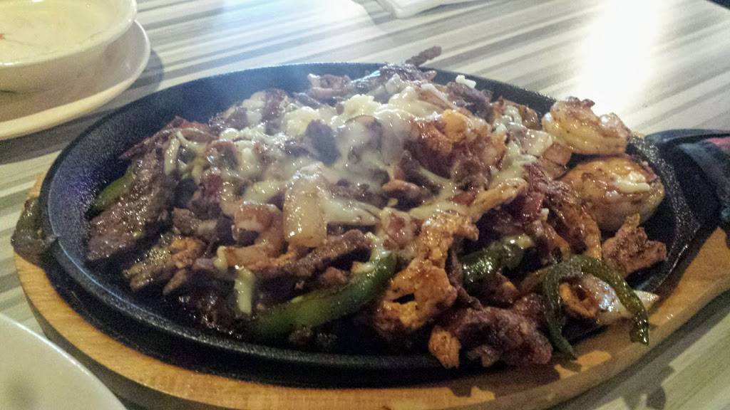 Red Cactus Mexican Restaurant & Bar | restaurant | 8142 E Southport Rd, Indianapolis, IN 46239, USA | 3175277085 OR +1 317-527-7085