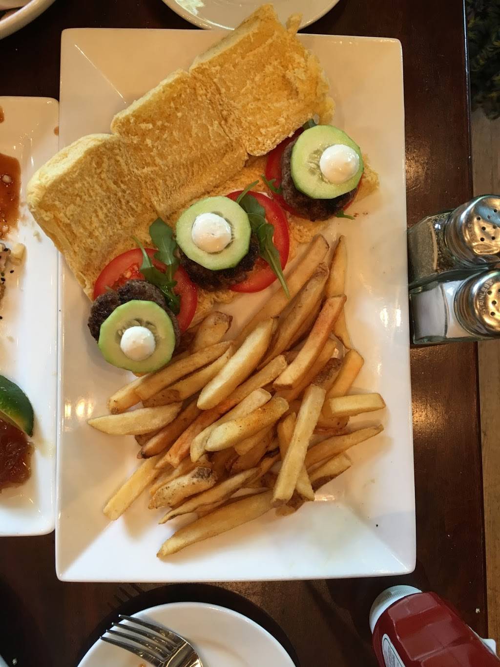 Iron Hill Brewery & Restaurant | restaurant | 8400 Germantown Ave, Philadelphia, PA 19118, USA | 2159485600 OR +1 215-948-5600