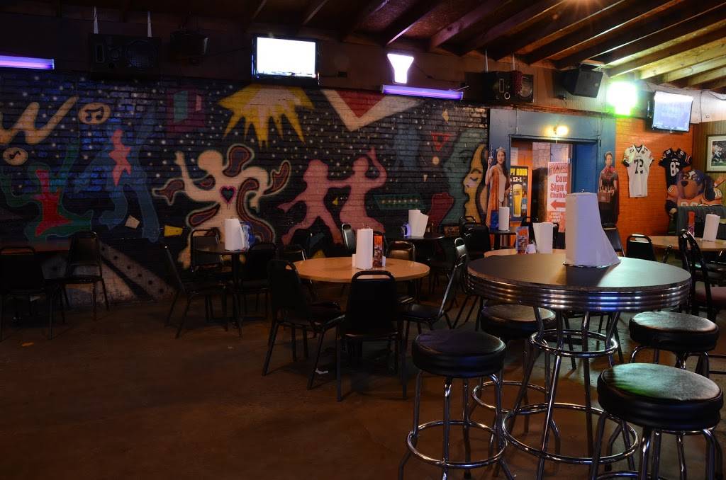 The Hawks Nest | restaurant | 105 Church St, Martin, TN 38237, USA | 7312817100 OR +1 731-281-7100