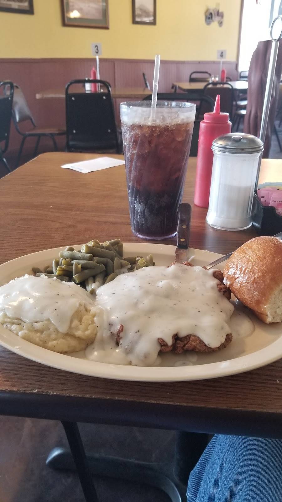 The Country Fryer | restaurant | 910 W Young St, Llano, TX 78643, USA | 3252470102 OR +1 325-247-0102