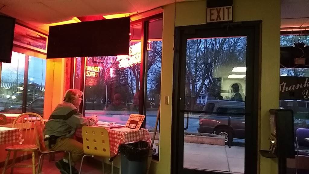 Towne Square Pizza | restaurant | 135 E Main St, Pinckney, MI 48169, USA | 7348785770 OR +1 734-878-5770