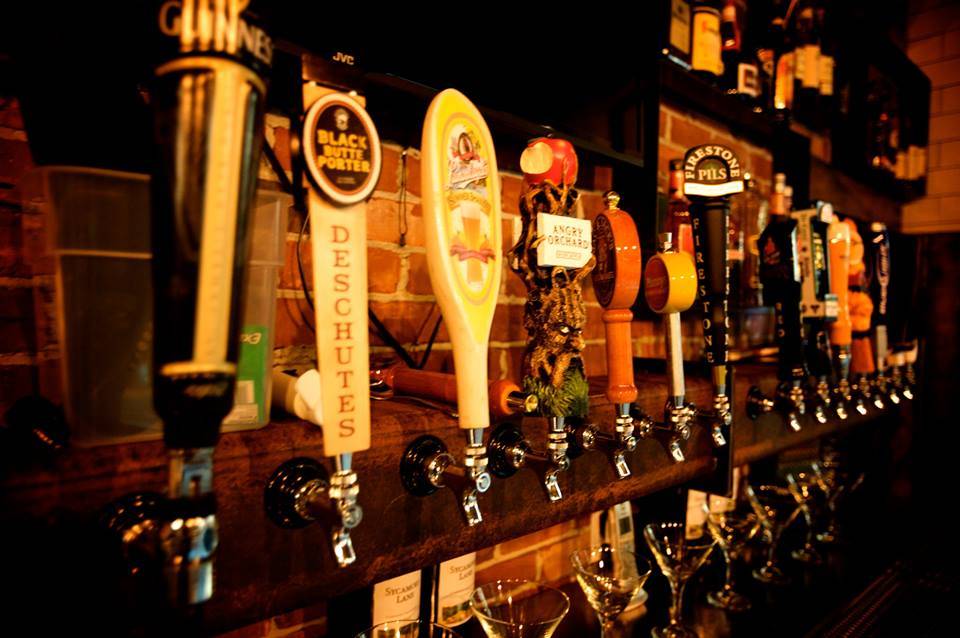 Two Town Pub and Cafe | restaurant | 5005 Main St, Tacoma, WA 98407, USA | 2532129477 OR +1 253-212-9477