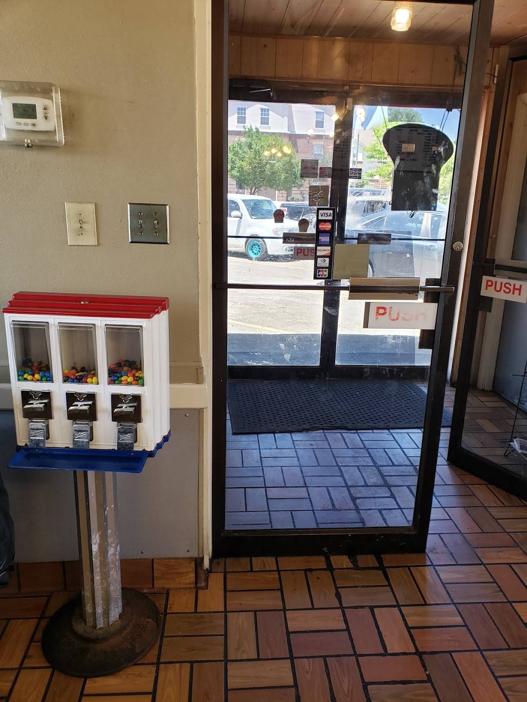 Balls Fried Chick-N | restaurant | 4325 Common St, Lake Charles, LA 70607, USA | 3375622688 OR +1 337-562-2688