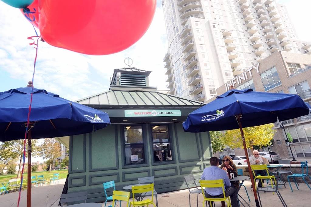 Walters Hot Dogs | restaurant | 200 Commons Park S, Stamford, CT 06902, USA | 9145005029 OR +1 914-500-5029