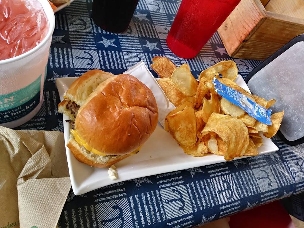 Gilligans Pier | restaurant | 11535 Popes Creek Rd, Newburg, MD 20664, USA | 3012594514 OR +1 301-259-4514