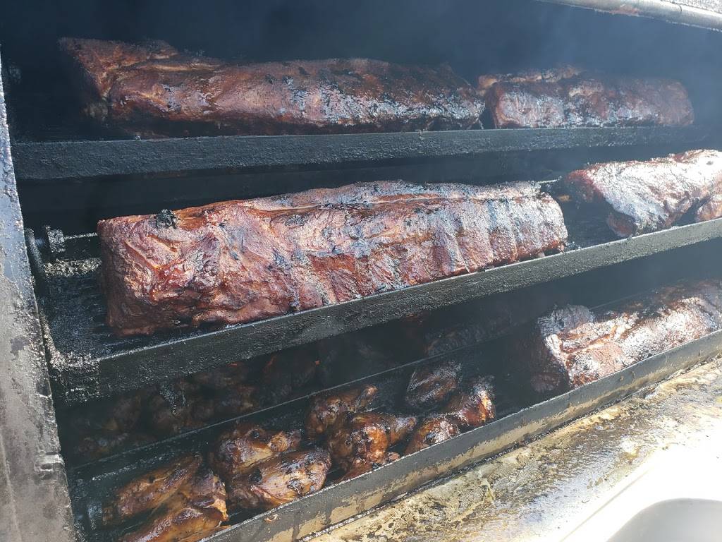 Papas Smokin Meat | restaurant | Vickss Corner, 2048 Hwy 9, Spirit Lake, IA 51360, USA | 7122911094 OR +1 712-291-1094