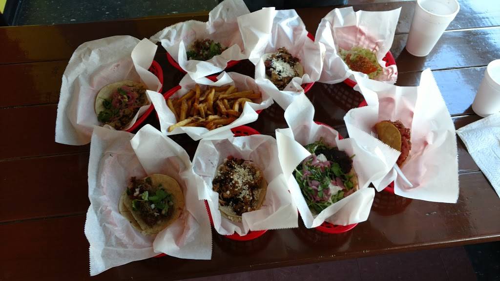 BIG & littles Restaurant | meal delivery | 860 N Orleans St, Chicago, IL 60610, USA | 3129430000 OR +1 312-943-0000