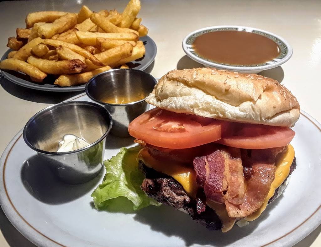 Golden Pizza | restaurant | 2360 Danforth Ave, Toronto, ON M4C 1K7, Canada | 4164257717 OR +1 416-425-7717