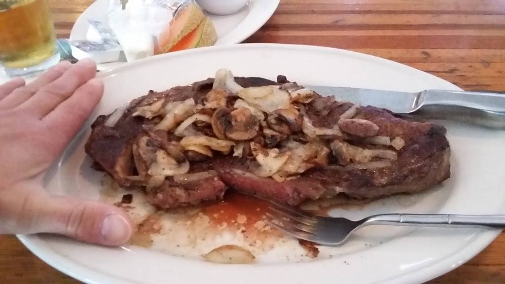 Coupes Bar & Grill | restaurant | 101 S Viking Vie, Lee, IL 60530, USA | 8158248405 OR +1 815-824-8405