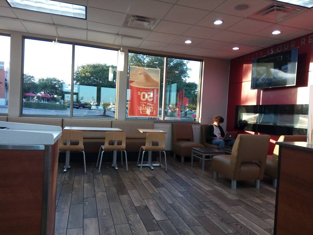 Wendys | restaurant | 5752 Airport Blvd, Austin, TX 78752, USA | 5125963087 OR +1 512-596-3087
