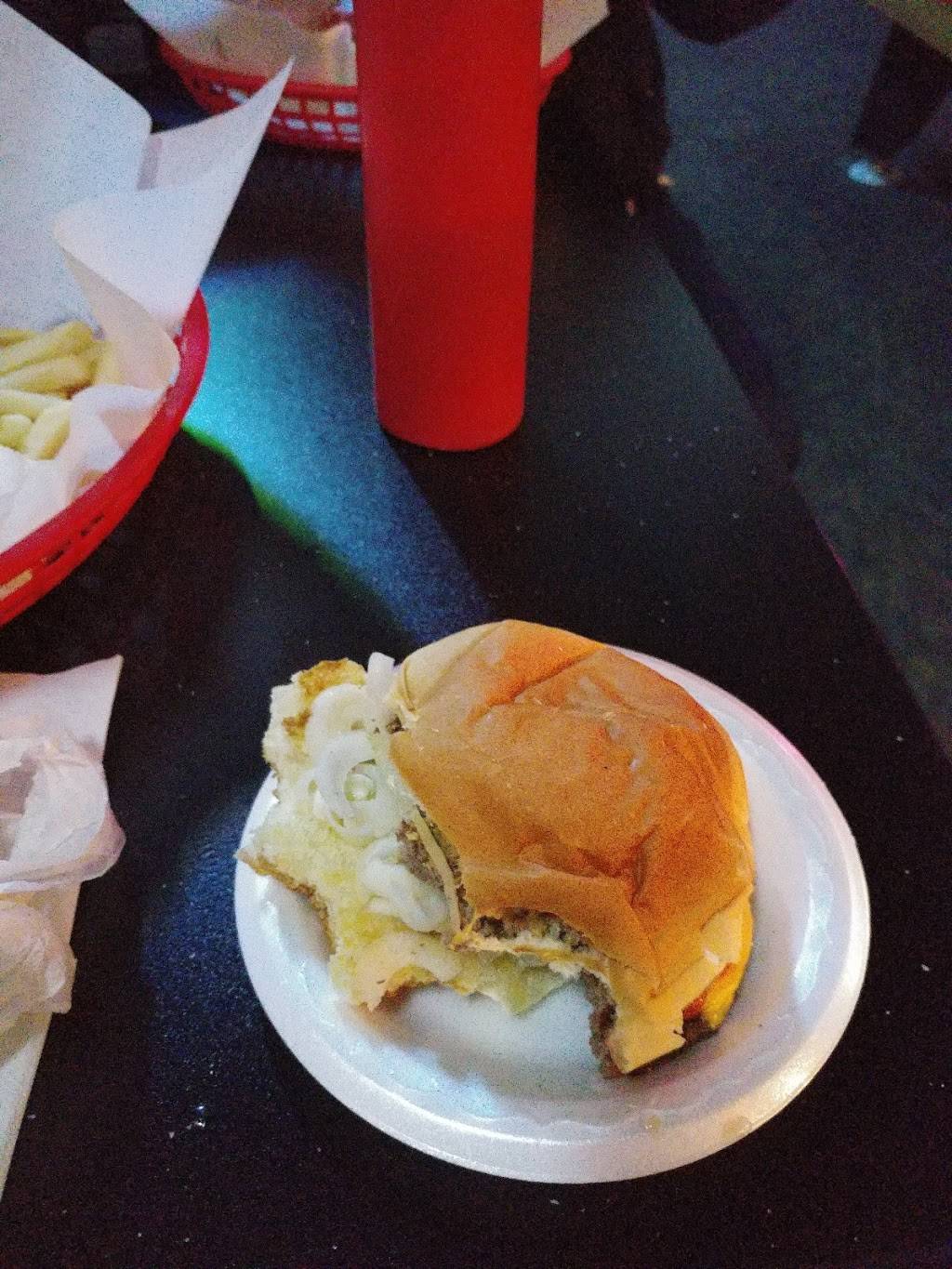 Shiners Bar & Grill | restaurant | 206 S Main St, Fayette, IA 52142, USA | 5634259109 OR +1 563-425-9109