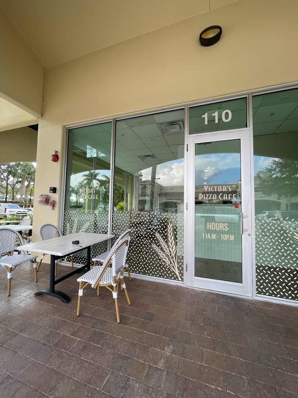 Victors Pizza Cafe | restaurant | 10160 Forest Hill Blvd Suite 110, Wellington, FL 33414, USA | 5615593201 OR +1 561-559-3201