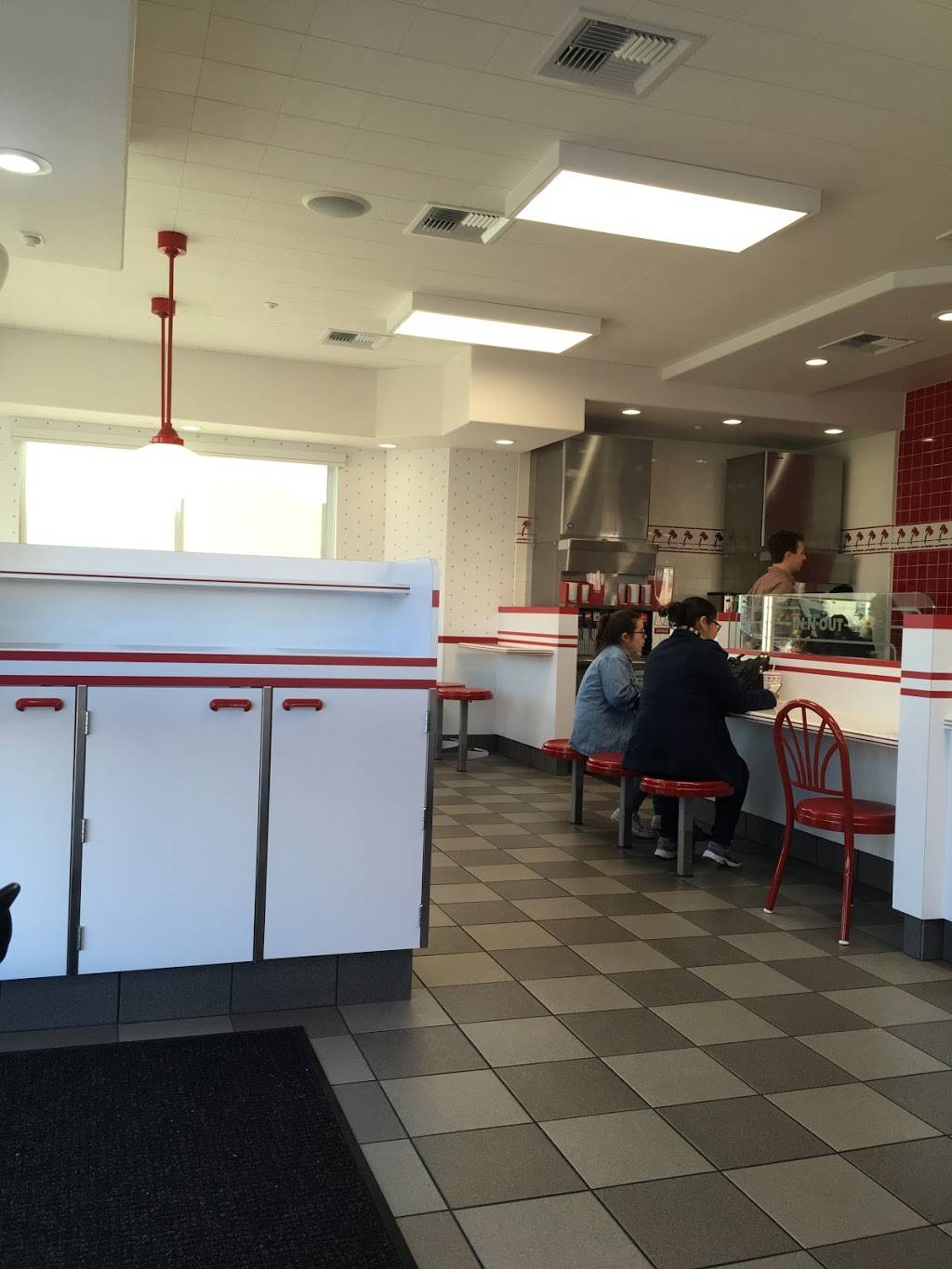 In-N-Out Burger | restaurant | 2525 W Mockingbird Ln, Dallas, TX 75235, USA | 8007861000 OR +1 800-786-1000