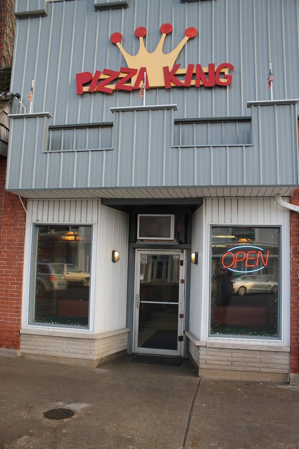 Pizza King | restaurant | 111 E Main St, Hoopeston, IL 60942, USA | 2172835911 OR +1 217-283-5911