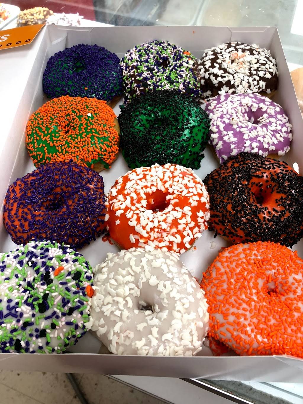 Red Oak Donuts Uptown | bakery | 106 East Ovilla Road, Red Oak, TX 75154, USA | 9725762456 OR +1 972-576-2456