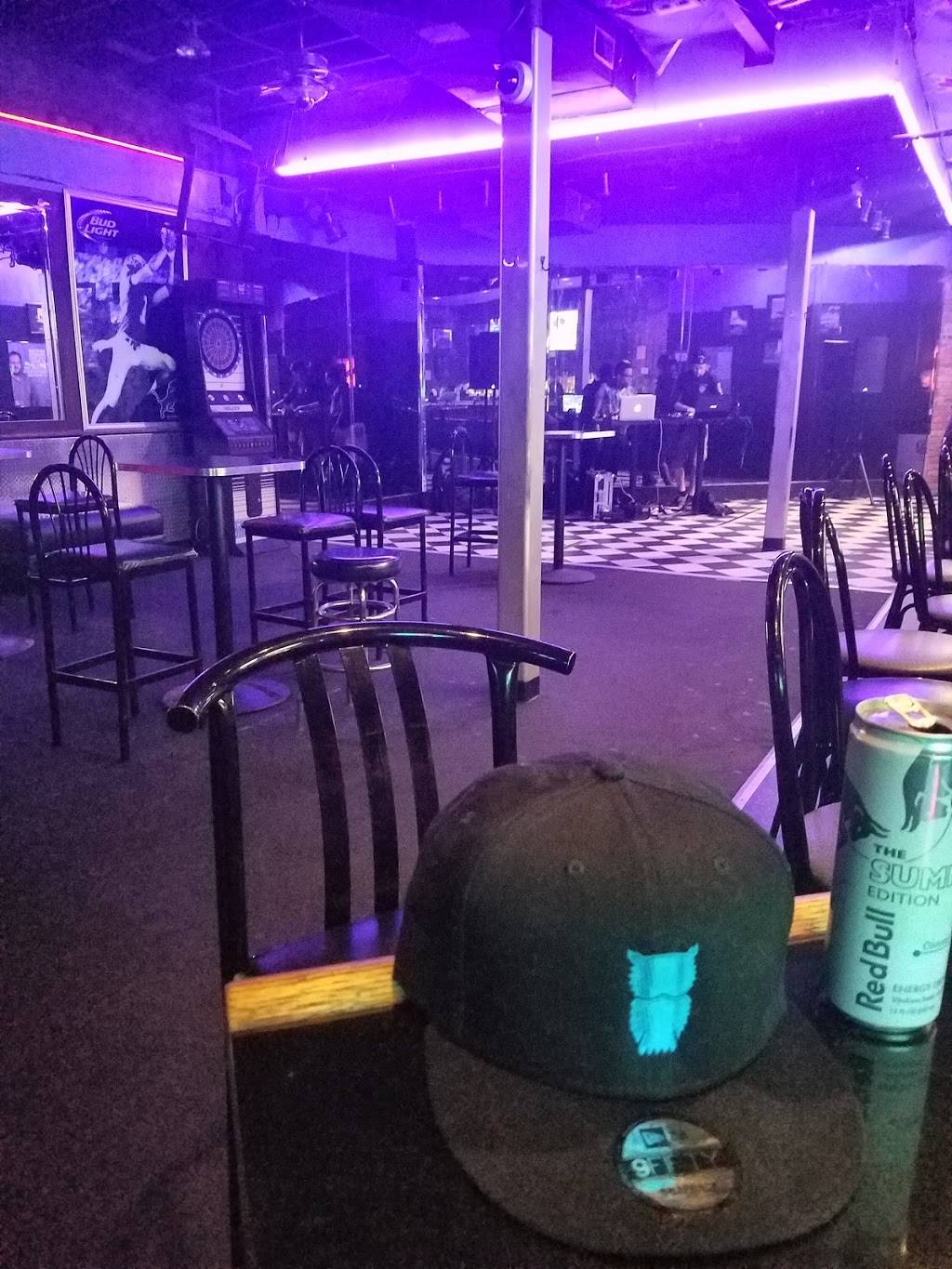 Cornerstone Village Bar & Grille | restaurant | 17315 Mack Ave, Detroit, MI 48224, USA | 3134991172 OR +1 313-499-1172