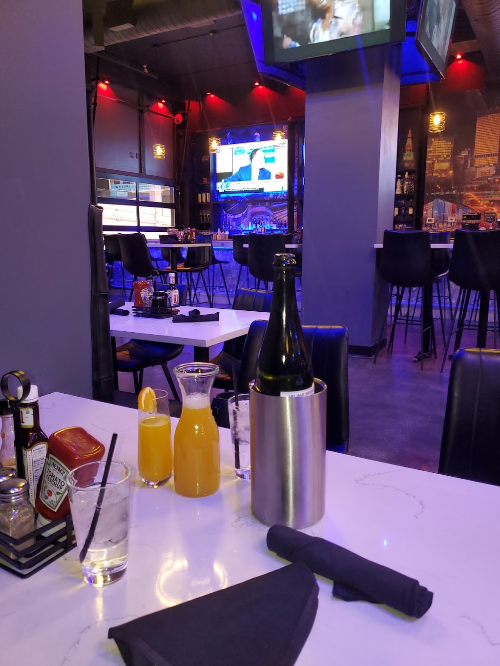 Fin & Feathers | restaurant | 721 Bolivar Rd, Cleveland, OH 44115, USA | 2164176698 OR +1 216-417-6698