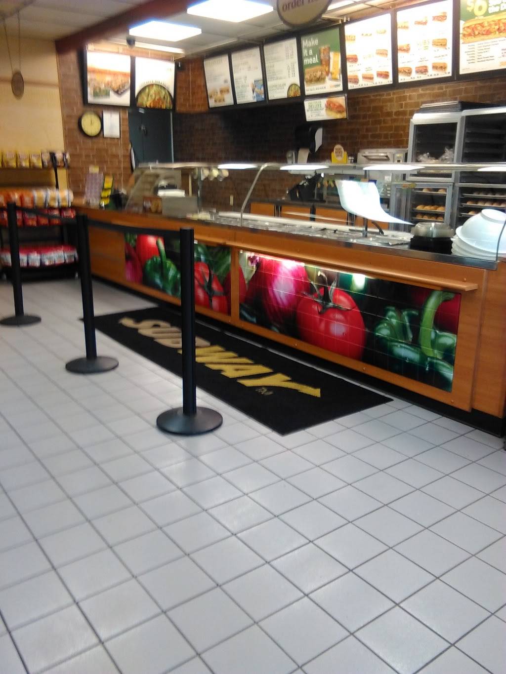 Subway | restaurant | 1724 Bennington St SE, Roanoke, VA 24014, USA | 5404272688 OR +1 540-427-2688
