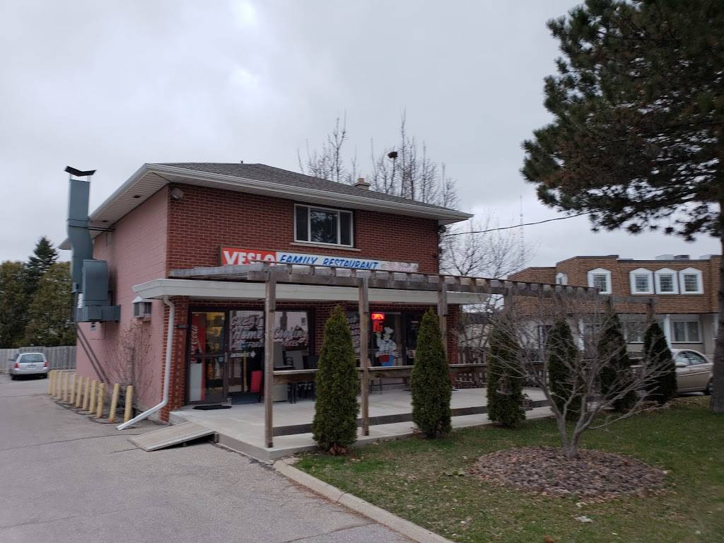 Veslo Family Restaurant | restaurant | 100 Arnold St, Kitchener, ON N2H 6C9, Canada | 5197449292 OR +1 519-744-9292