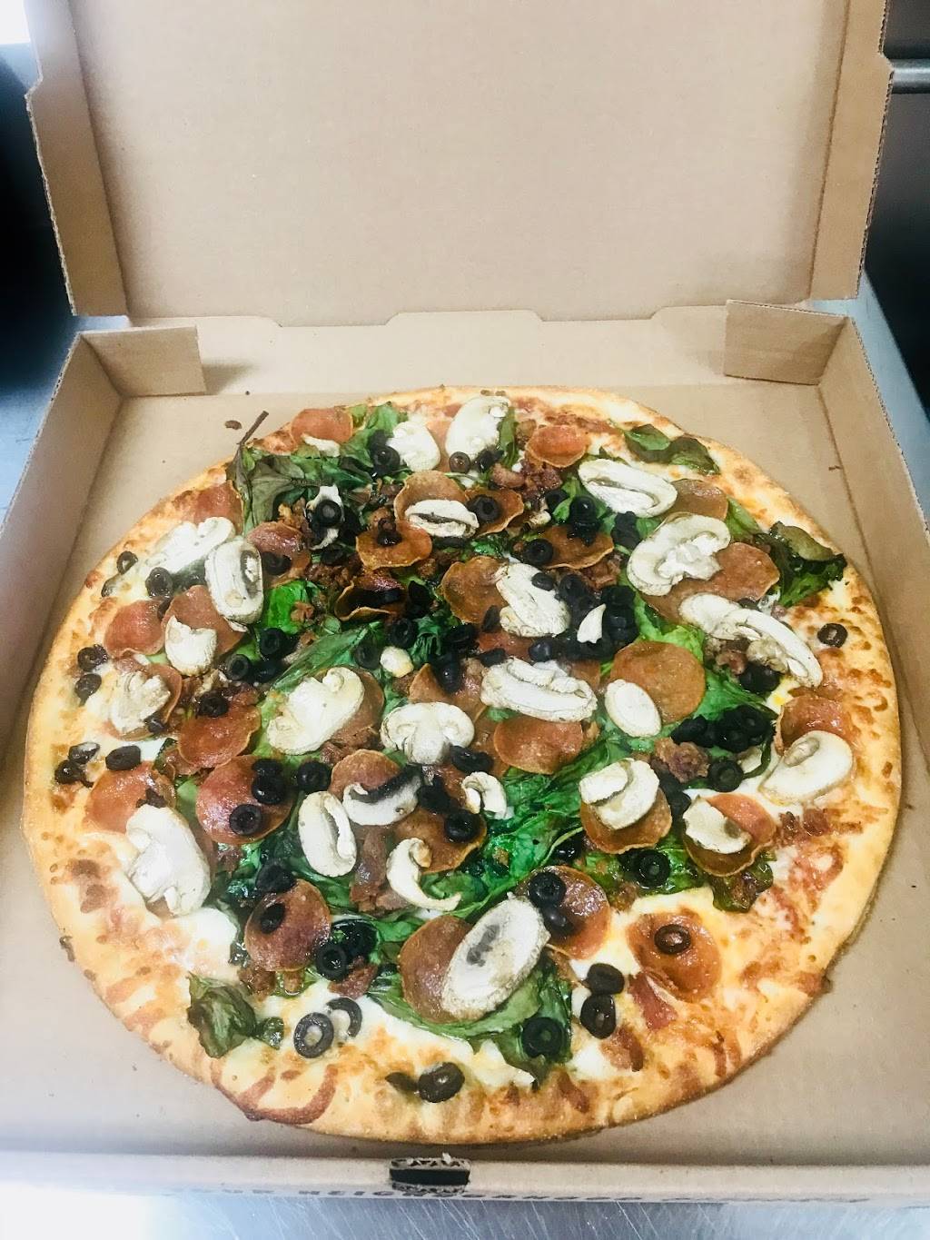 Luckys Pizza and Subhouse | restaurant | 9610, 815 Ocean Trail, Corolla, NC 27927, USA | 2525973222 OR +1 252-597-3222