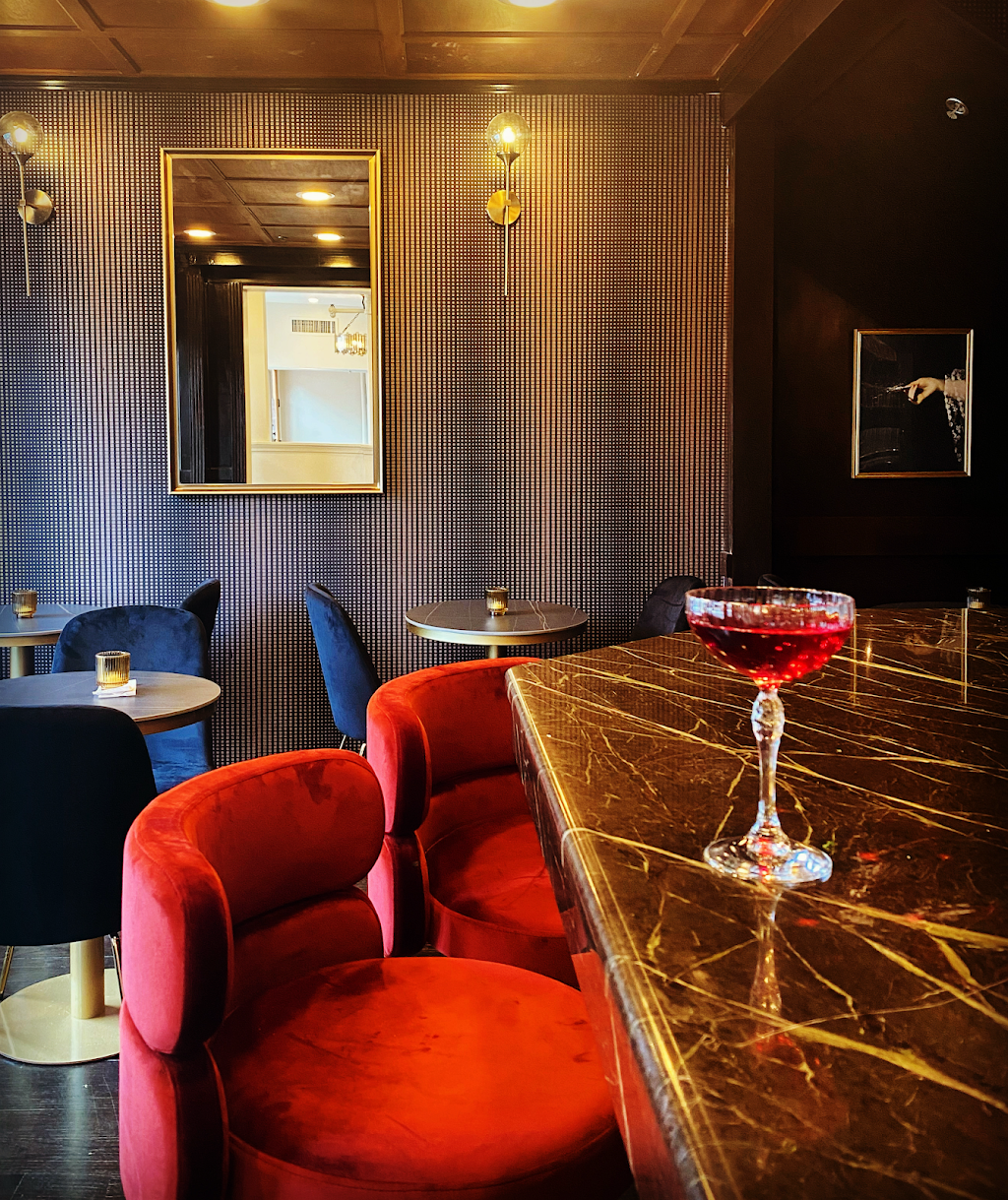 Elaines | restaurant | 208 Queen St, Alexandria, VA 22314, USA | 5719700517 OR +1 571-970-0517