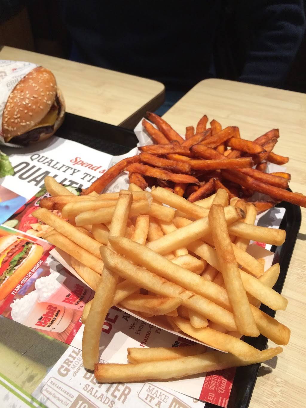 The Habit Burger Grill | restaurant | 22 Farm View, Montvale, NJ 07645, USA | 2013912407 OR +1 201-391-2407