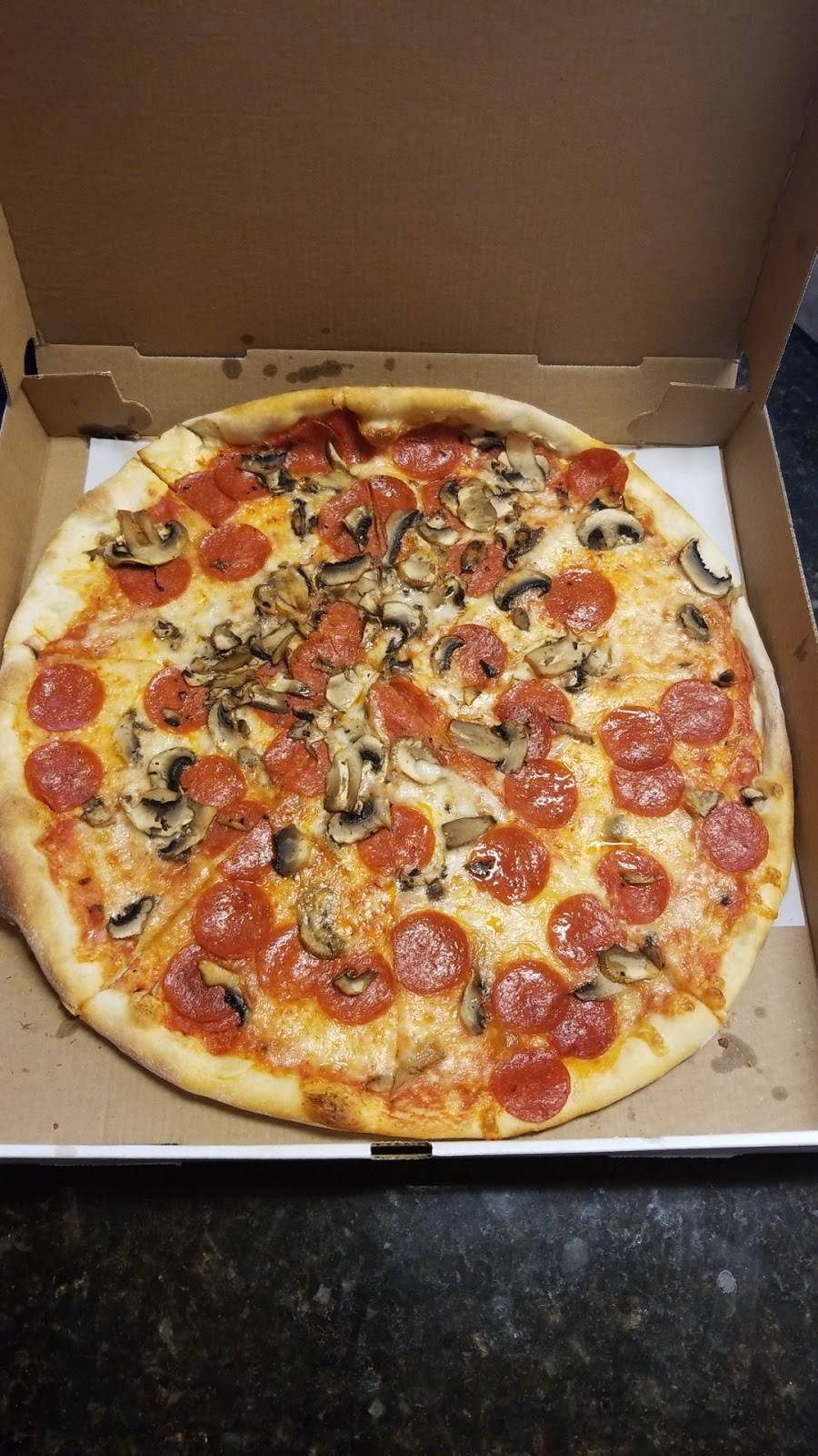 Labys Pizzeria | restaurant | 73 Old Glenham Rd, Glenham, NY 12527, USA | 8458312225 OR +1 845-831-2225