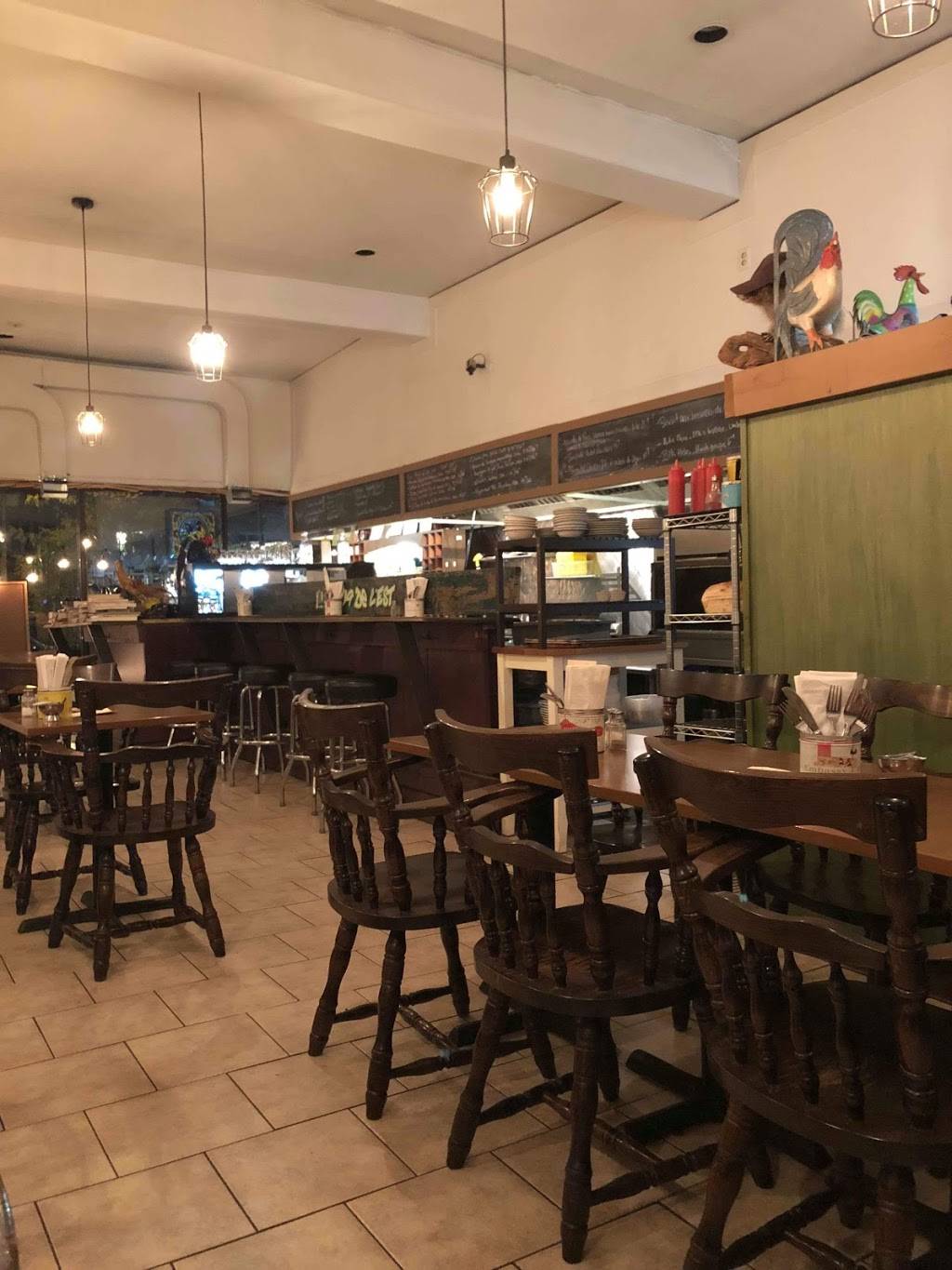 Le Coq de LEst 2015 inc | restaurant | 8803 Rue Hochelaga, Montréal, QC H1L 2N1, Canada | 4383859455 OR +1 438-385-9455