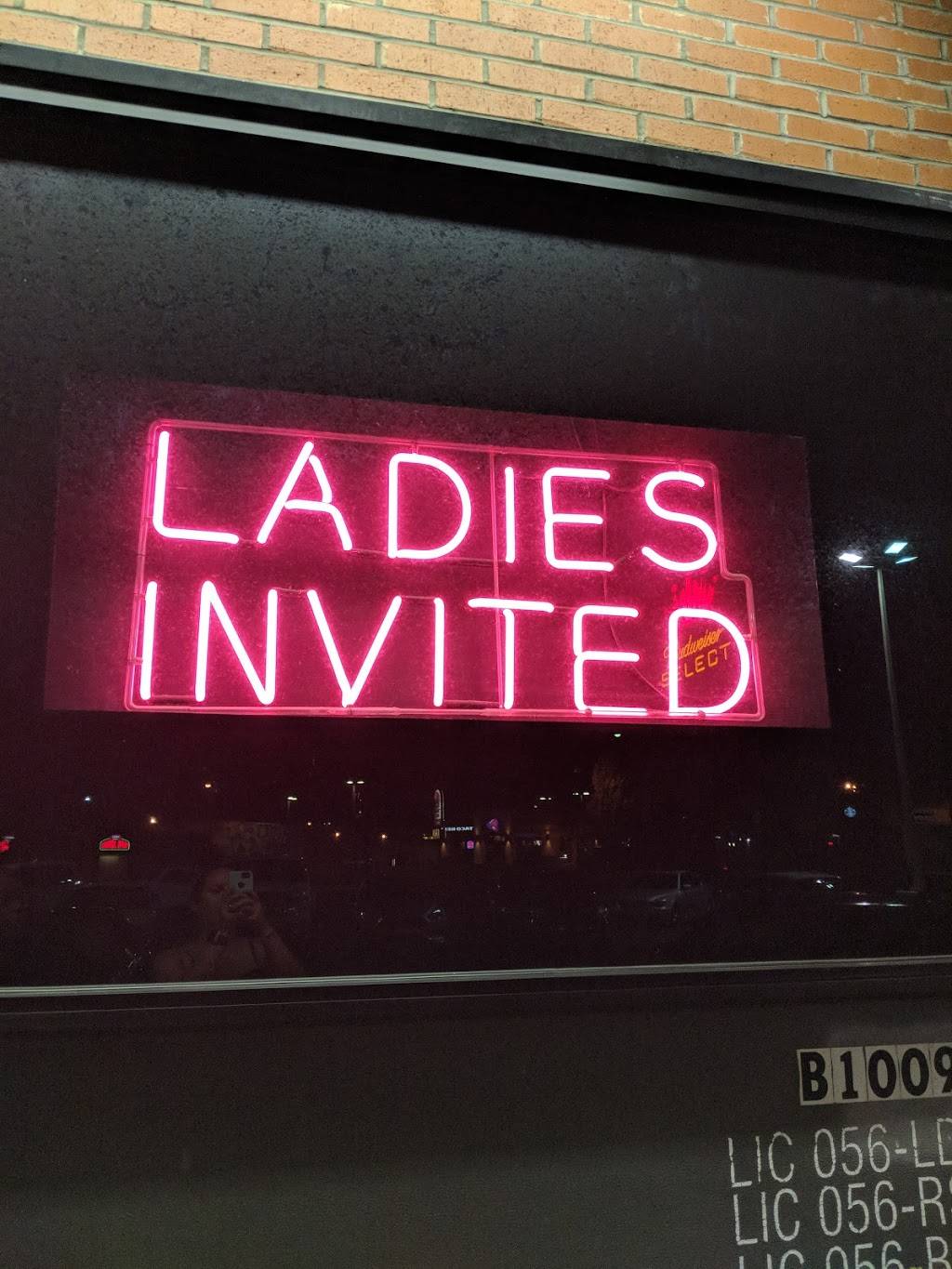 Hikes Point Bar & Lounge | restaurant | 3937 Taylorsville Rd, Louisville, KY 40220, USA | 5024565301 OR +1 502-456-5301