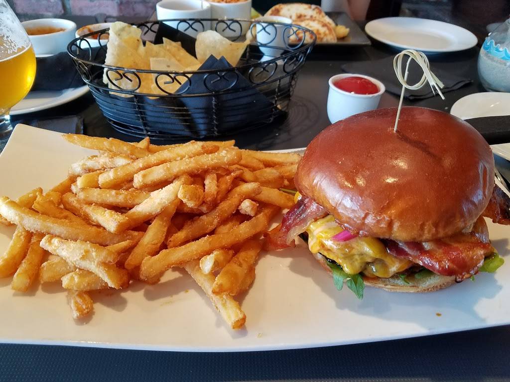 Laguna Beach Brewery & Grille | restaurant | 237 Ocean Ave, Laguna Beach, CA 92651, USA | 9494973381 OR +1 949-497-3381