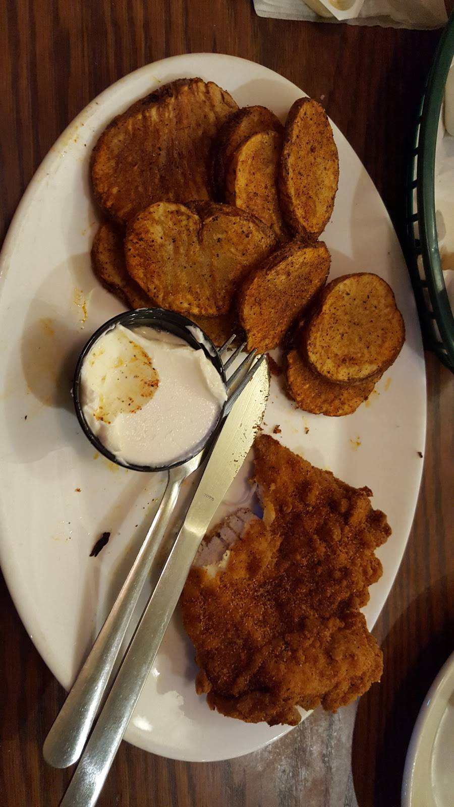 Harolds Inn | restaurant | 2134 Brodhead Rd, Aliquippa, PA 15001, USA | 7243758992 OR +1 724-375-8992