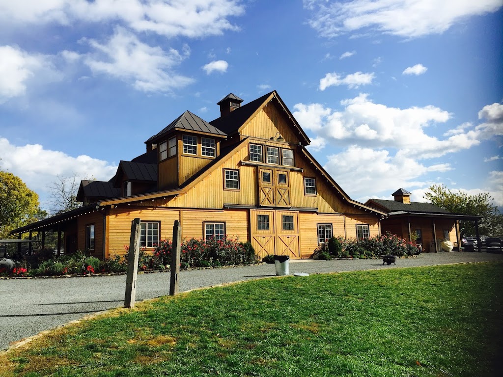 Stone Tower Winery | restaurant | 19925 Hogback Mountain Rd, Leesburg, VA 20175, USA | 7037772797 OR +1 703-777-2797