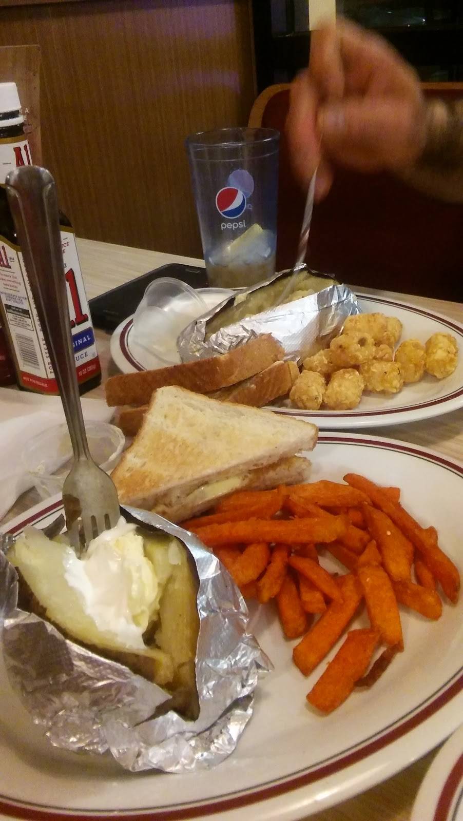 Huddle House | meal takeaway | 9800 Westbank Expy, Westwego, LA 70094, USA | 5043554240 OR +1 504-355-4240