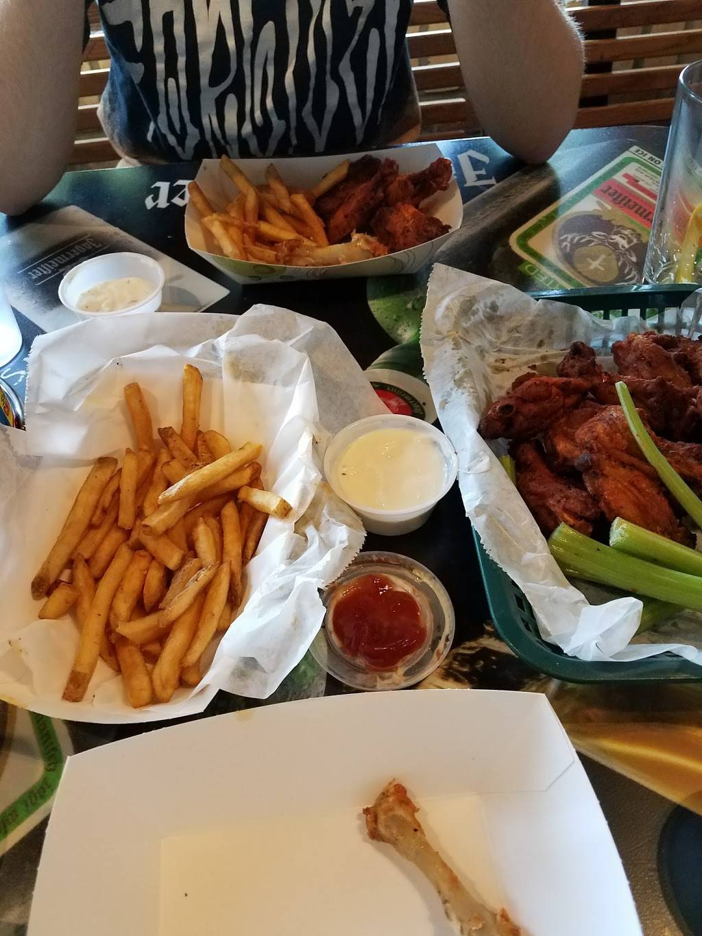 Points East Pub | restaurant | 1501 N Jackson St, Milwaukee, WI 53202, USA | 4142770122 OR +1 414-277-0122