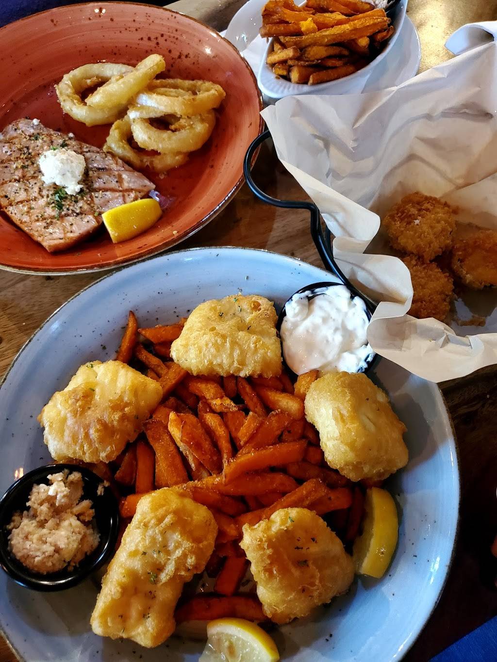 Bear Paw Bar & Grill | restaurant | 190 W Tudor Rd, Anchorage, AK 99503, USA | 9075638443 OR +1 907-563-8443