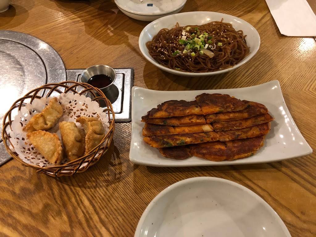 Korean Palace Restaurant | restaurant | 610 Somerset St W, Ottawa, ON K1R 5K4, Canada | 6133213911 OR +1 613-321-3911