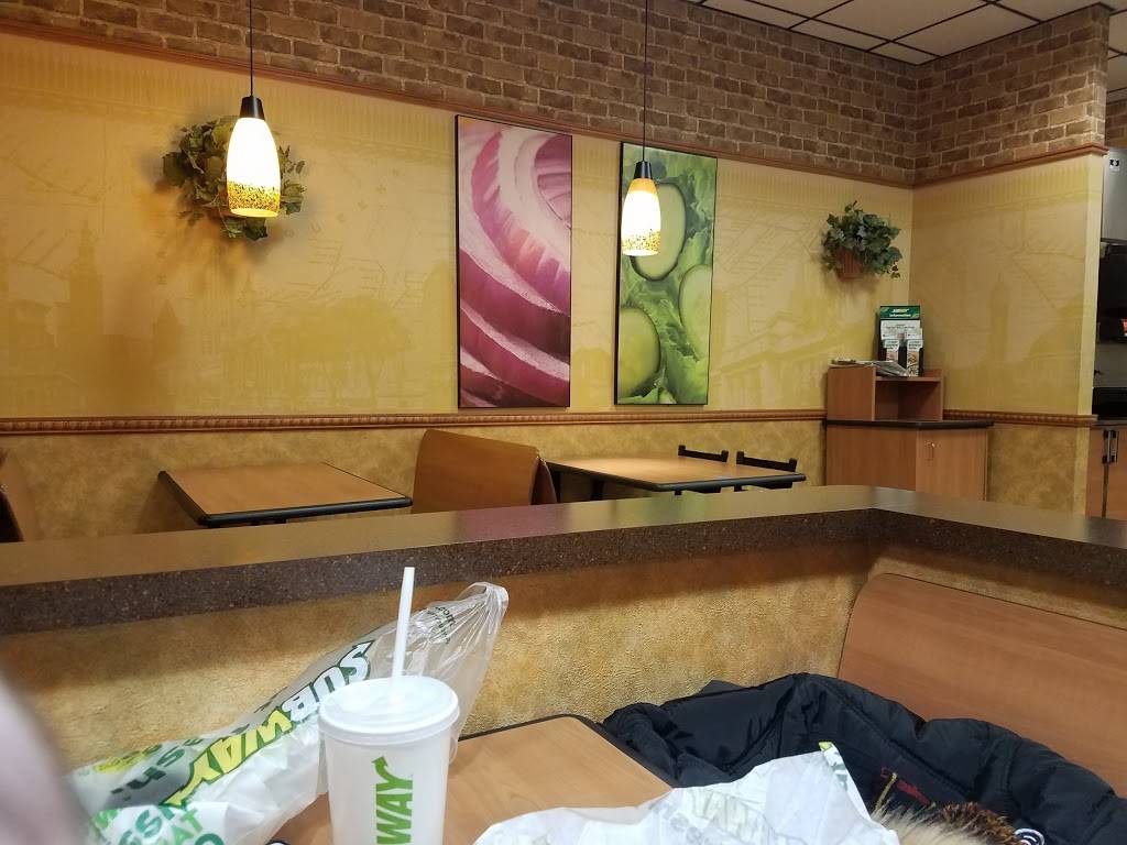 Subway | restaurant | 34 W Pioneer Rd, Fond du Lac, WI 54935, USA | 9209233100 OR +1 920-923-3100