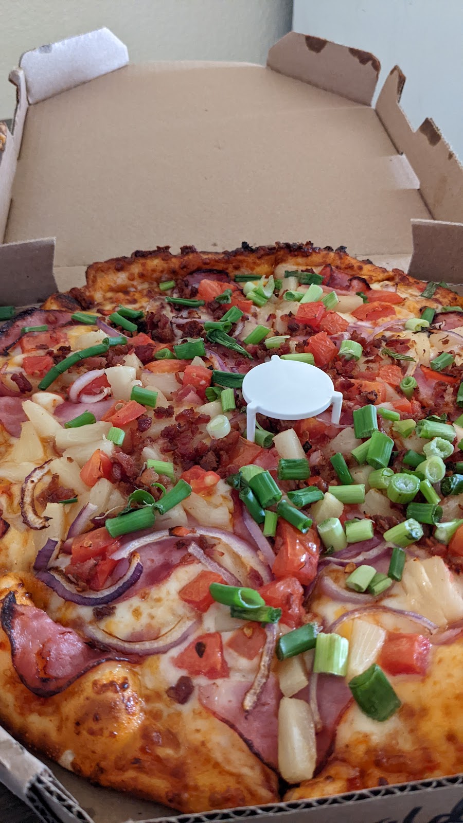 Round Table Pizza | meal delivery | 292 S State St, Ukiah, CA 95482, USA | 7074628866 OR +1 707-462-8866