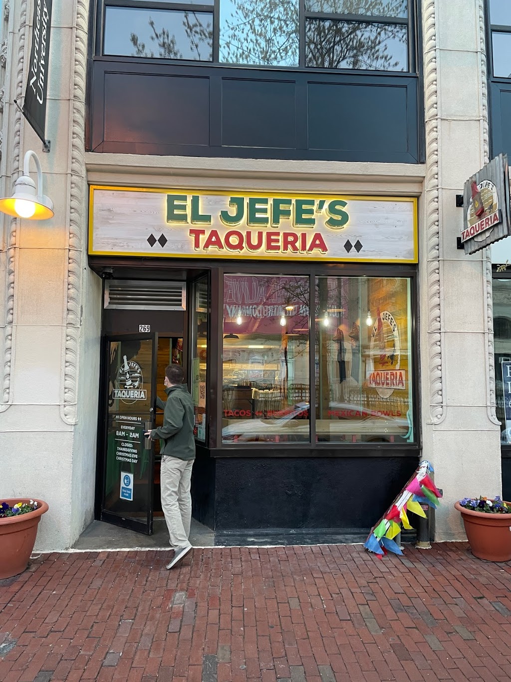 El Jefes Taqueria - Symphony | restaurant | 269 Huntington Ave, Boston, MA 02115, USA | 6179363651 OR +1 617-936-3651