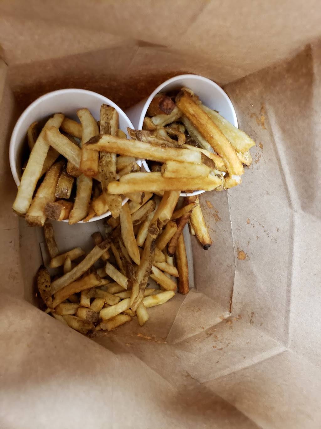 Five Guys | meal takeaway | 1527 Chestnut St, Philadelphia, PA 19102, USA | 2159721375 OR +1 215-972-1375