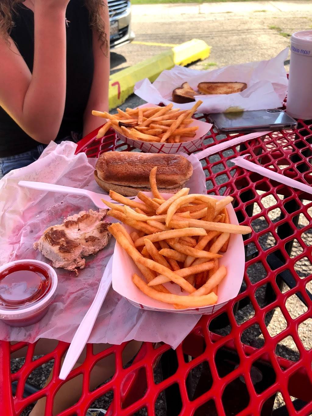 Lous Drive-In | restaurant | 4229 N Knoxville Ave, Peoria, IL 61614, USA | 3096854519 OR +1 309-685-4519