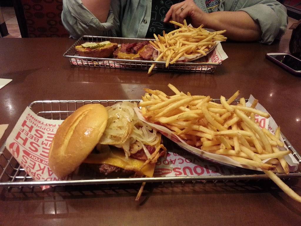 Smashburger | restaurant | 8045 Flying Cloud Dr, Eden Prairie, MN 55344, USA | 9529439010 OR +1 952-943-9010