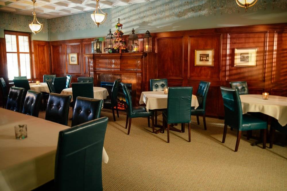 Old Colonial Inn | restaurant | 216 N 3rd St, Kentland, IN 47951, USA | 2194746774 OR +1 219-474-6774