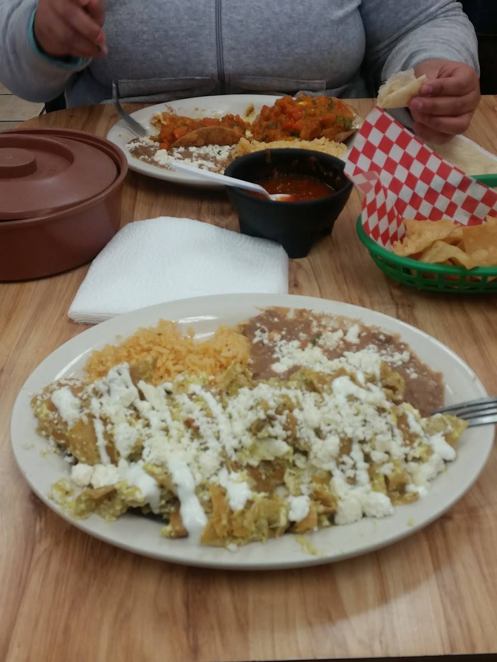 Las Cazuelas De Ana | restaurant | 17022 Bellflower Blvd, Bellflower, CA 90706, USA | 5628673377 OR +1 562-867-3377