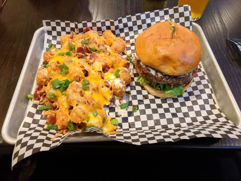 Burgers & Crafts | restaurant | 1204, 600 W 3rd St, Covington, KY 41011, USA | 8595474646 OR +1 859-547-4646