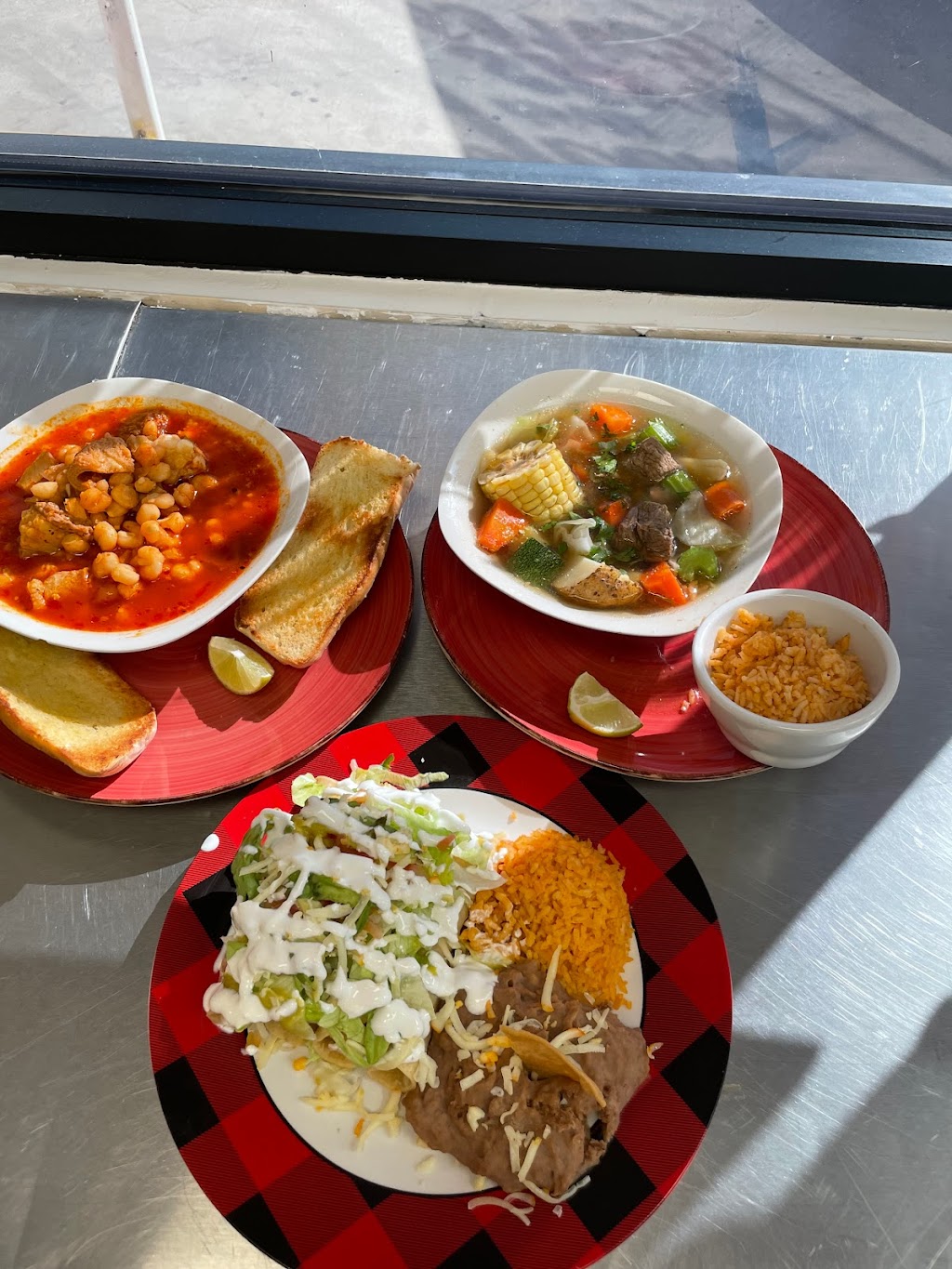 El Girasol | restaurant | 7500 N Mesa St #312, El Paso, TX 79912, USA | 9153010933 OR +1 915-301-0933