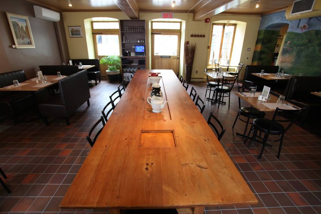 La Pizz Place Royale | meal takeaway | 3 Place Royale, Québec, QC G1K 4G3, Canada | 4186923003 OR +1 418-692-3003