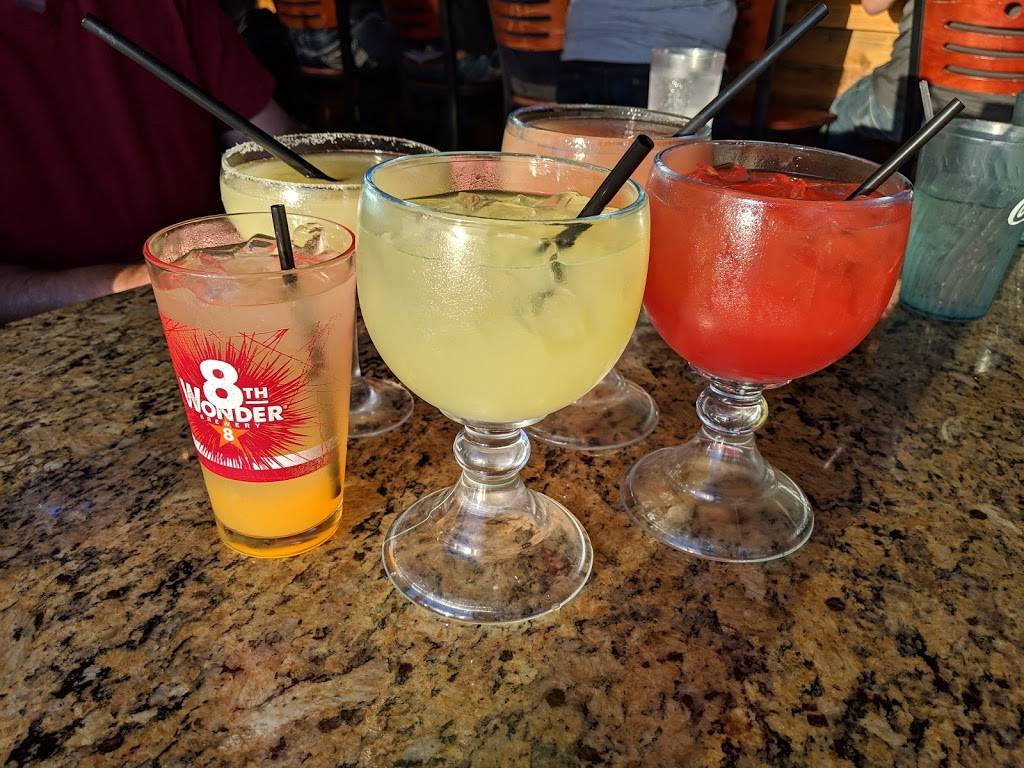 Pelicans Cove Restaurant & Bar | restaurant | 12947 Lake Conroe Hills Dr, Willis, TX 77318, USA | 9367015168 OR +1 936-701-5168